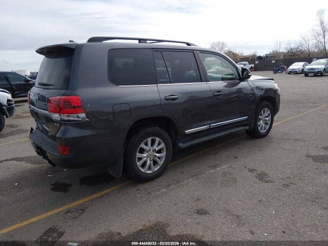 2017 Toyota Land Cruiser V8 მანქანა იყიდება აუქციონზე, vin: JTMCY7AJ9H4058957, აუქციონის ნომერი: 44448033