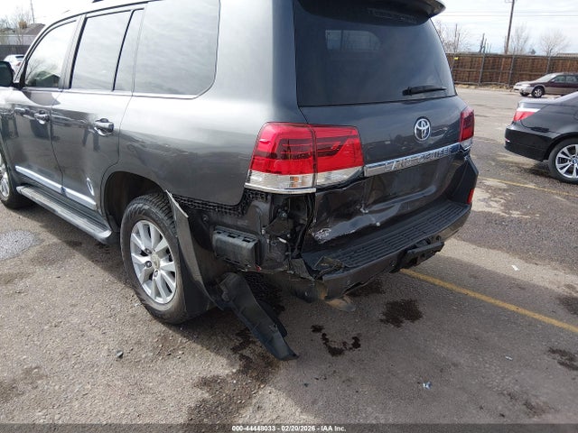 2017 Toyota Land Cruiser V8 მანქანა იყიდება აუქციონზე, vin: JTMCY7AJ9H4058957, აუქციონის ნომერი: 44448033