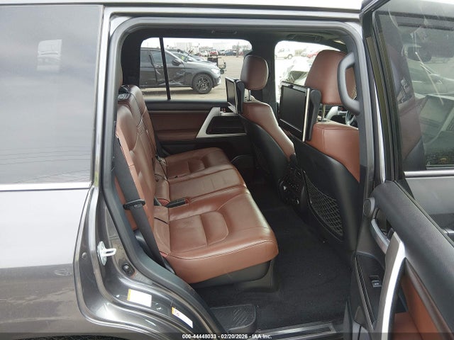 2017 Toyota Land Cruiser V8 მანქანა იყიდება აუქციონზე, vin: JTMCY7AJ9H4058957, აუქციონის ნომერი: 44448033