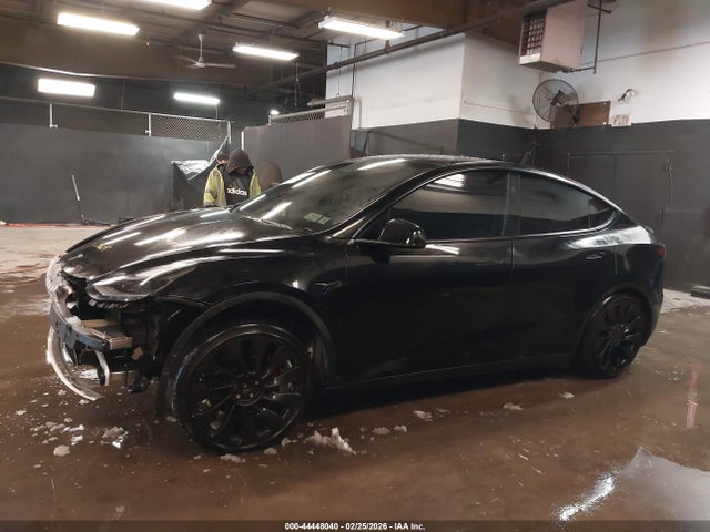 2023 Tesla Model Y Performance Dual Motor All-wheel Drive მანქანა იყიდება აუქციონზე, vin: 7SAYGDEF1PF890946, აუქციონის ნომერი: 44448040