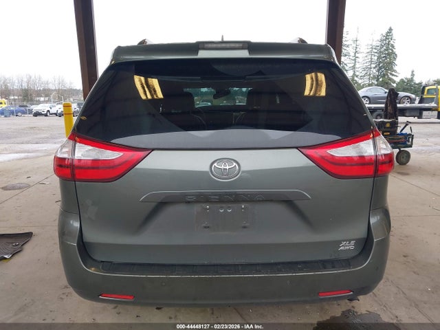 5TDDZ3DCXKS220453 Toyota Sienna Xle 7 Passenger