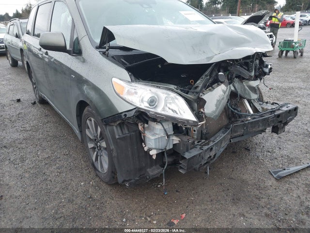 5TDDZ3DCXKS220453 Toyota Sienna Xle 7 Passenger