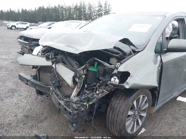 5TDDZ3DCXKS220453 Toyota Sienna Xle 7 Passenger