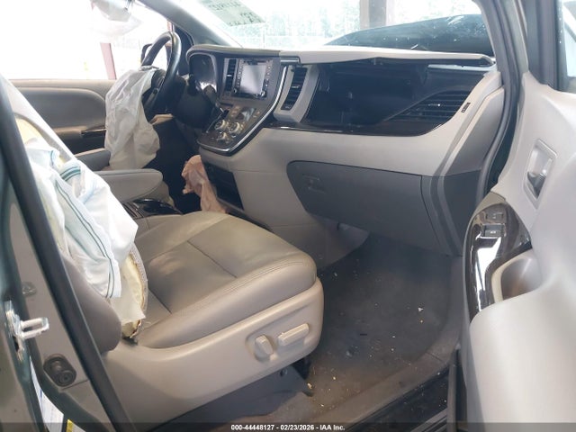 5TDDZ3DCXKS220453 Toyota Sienna Xle 7 Passenger