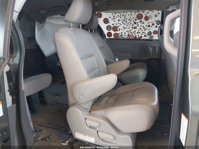 5TDDZ3DCXKS220453 Toyota Sienna Xle 7 Passenger