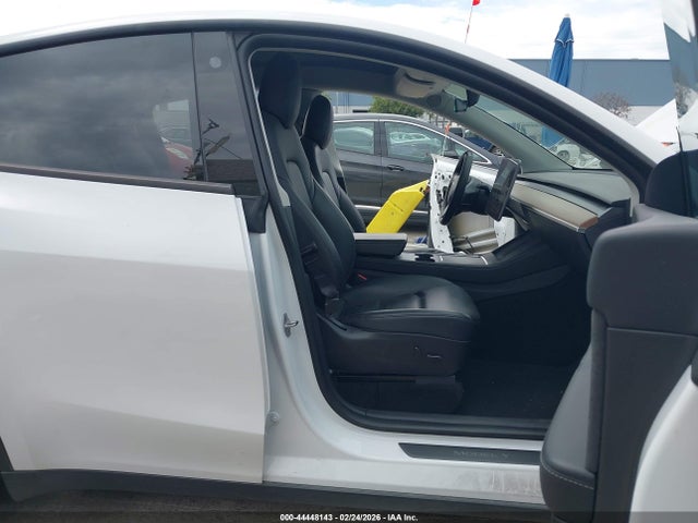 2022 TESLA MODEL Y 7SAYGDEE1NF311104 Photo 4