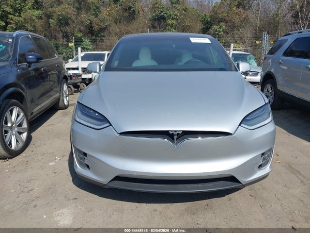 44448148 :رقم المزاد ، 5YJXCBE20HF076035 vin ، 2017 Tesla Model X 100d/75d/90d مزاد بيع