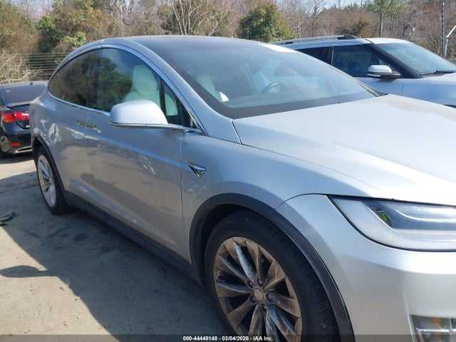44448148 :رقم المزاد ، 5YJXCBE20HF076035 vin ، 2017 Tesla Model X 100d/75d/90d مزاد بيع