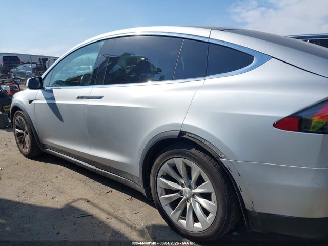 44448148 :رقم المزاد ، 5YJXCBE20HF076035 vin ، 2017 Tesla Model X 100d/75d/90d مزاد بيع