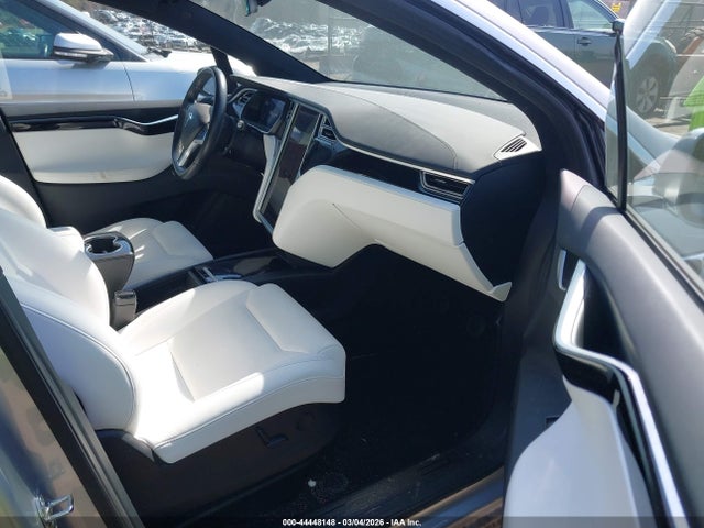 44448148 :رقم المزاد ، 5YJXCBE20HF076035 vin ، 2017 Tesla Model X 100d/75d/90d مزاد بيع