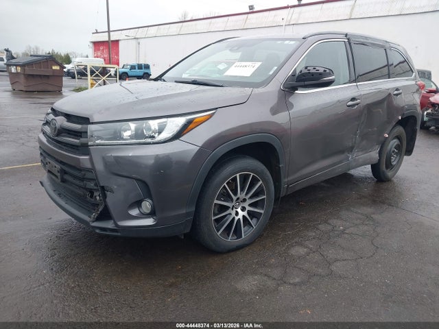 Toyota Highlander Se 2018 5TDJZRFH5JS533570 Image 2