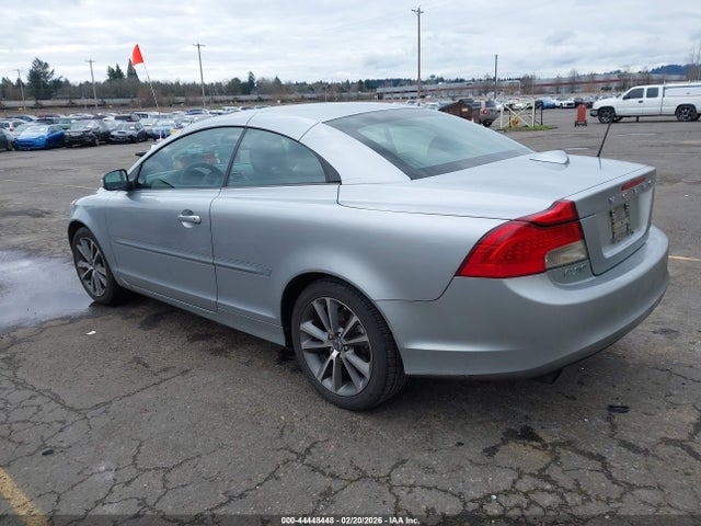 2011 VOLVO C70 YV1672MC1BJ118586 Photo 2