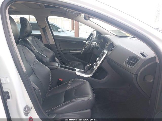 2018 VOLVO V60 YV140MEL5J2384966 Photo 4