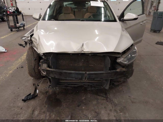 5NPD84LFXJH385637 Hyundai ELANTRA SEL