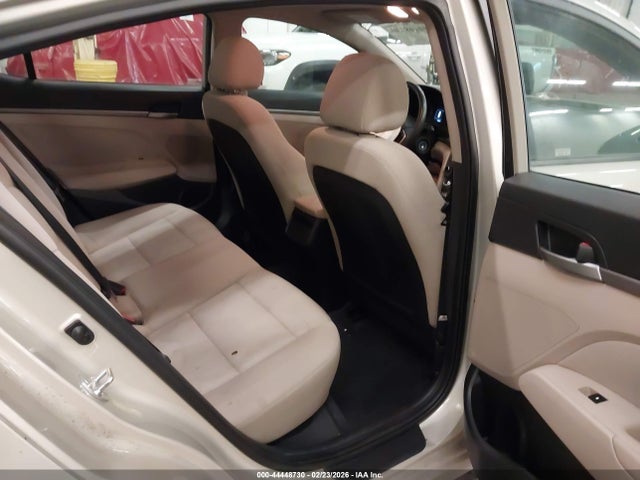 5NPD84LFXJH385637 Hyundai ELANTRA SEL