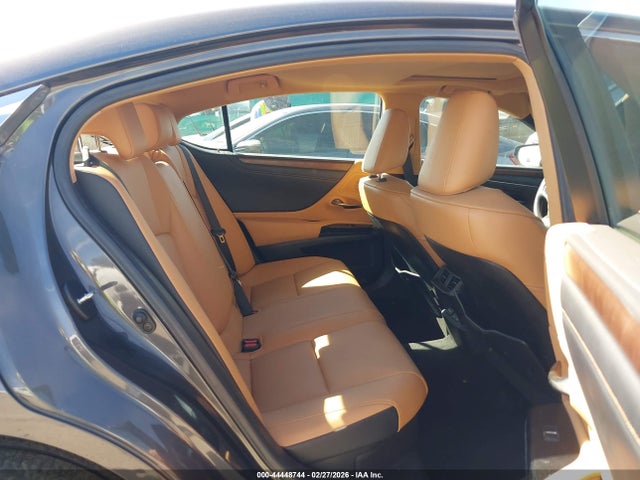 44448744 :رقم المزاد ، 58ADA1C10PU028378 vin ، 2023 Lexus Es 300h مزاد بيع