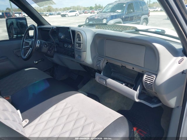 1998 Gmc Sierra 1500 Special მანქანა იყიდება აუქციონზე, vin: 1GTEK14W4WZ504432, აუქციონის ნომერი: 44449029