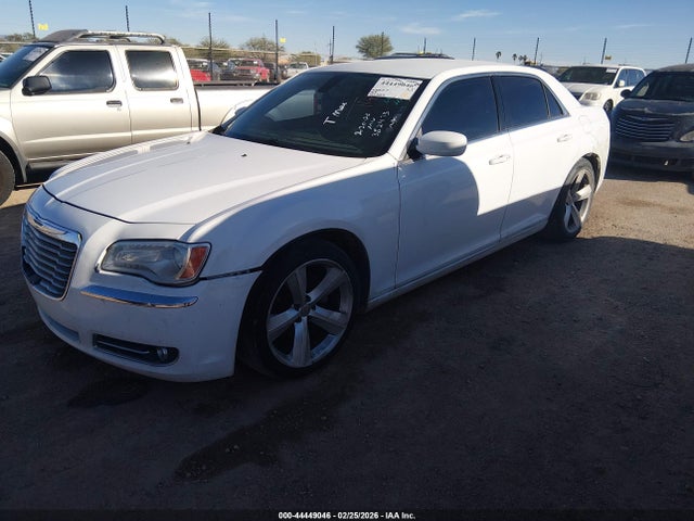 Chrysler 300 2014 2C3CCAAG2EH382433 Image 2