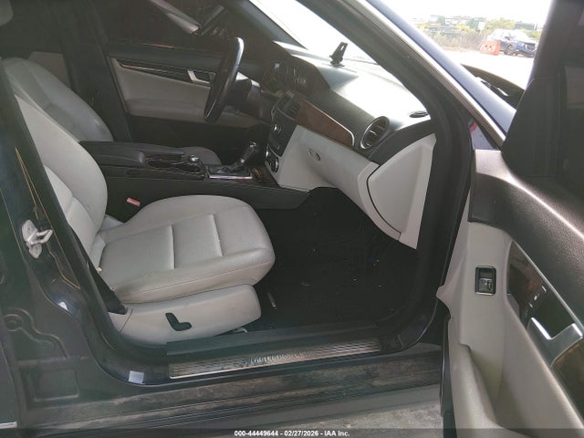 2013 Mercedes-benz C 250 Luxury/sport მანქანა იყიდება აუქციონზე, vin: WDDGF4HB0DR259573, აუქციონის ნომერი: 44449644