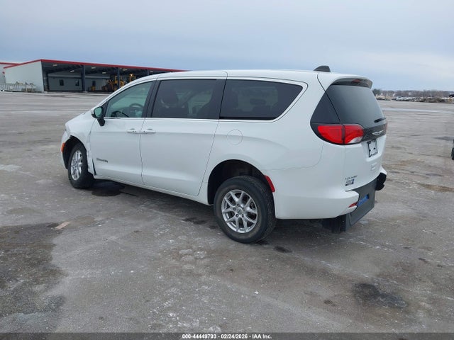 2023 CHRYSLER VOYAGER 2C4RC1CG7PR579338 Photo 2