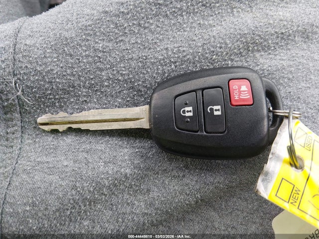 JTMBFREV8JJ226279 Toyota RAV4 LE
