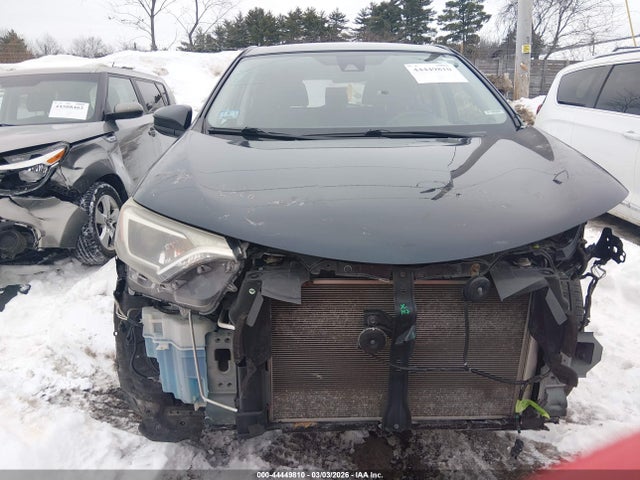 JTMBFREV8JJ226279 Toyota RAV4 LE
