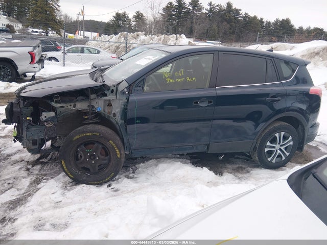 JTMBFREV8JJ226279 Toyota RAV4 LE