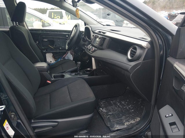 JTMBFREV8JJ226279 Toyota RAV4 LE