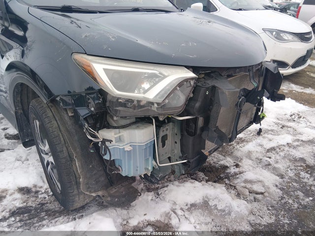 JTMBFREV8JJ226279 Toyota RAV4 LE
