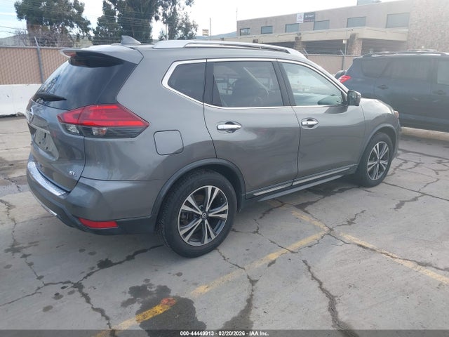 JN8AT2MT1HW383682 Nissan Rogue Sl