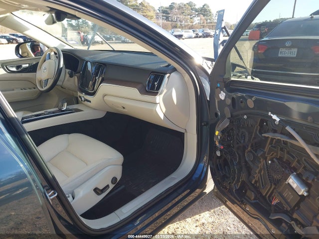 2022 VOLVO XC60 YV4L12RK8N1990839 Photo 4