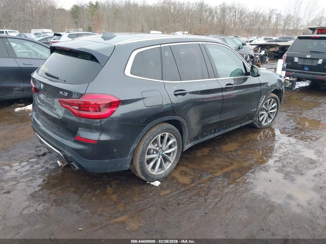 2018 BMW X3 5UXTR9C53JLC84160 Photo 3