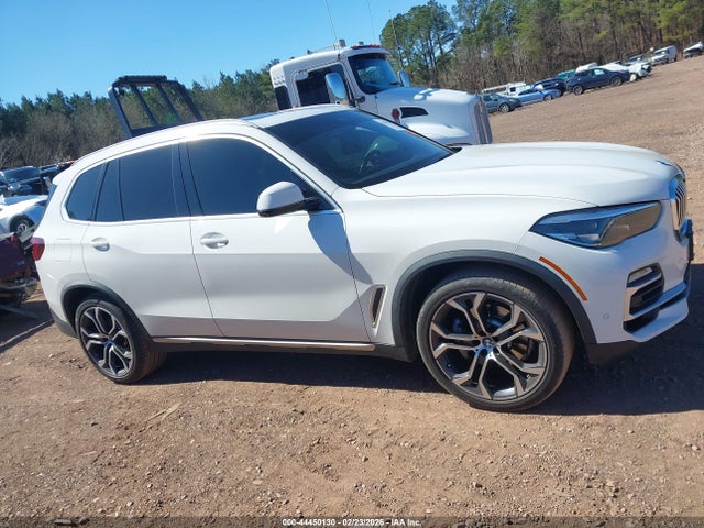 44450130 :رقم المزاد ، 5UXCR4C04M9E05996 vin ، 2021 Bmw X5 Sdrive40i مزاد بيع