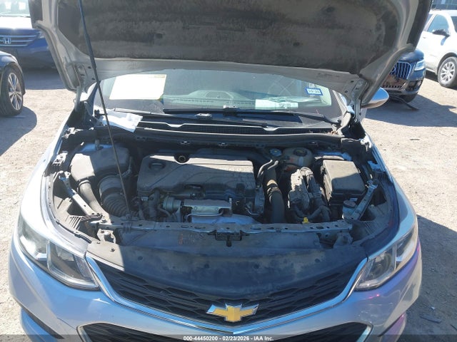 44450200 :رقم المزاد ، 1G1BC5SMXJ7155668 vin ، 2018 Chevrolet Cruze Ls Auto مزاد بيع