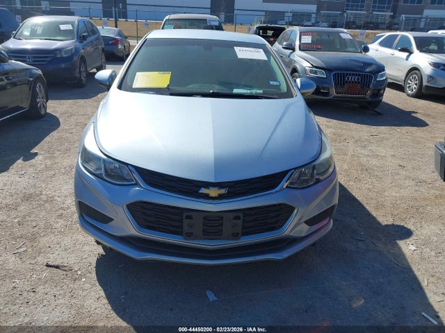 44450200 :رقم المزاد ، 1G1BC5SMXJ7155668 vin ، 2018 Chevrolet Cruze Ls Auto مزاد بيع