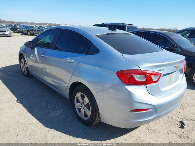 44450200 :رقم المزاد ، 1G1BC5SMXJ7155668 vin ، 2018 Chevrolet Cruze Ls Auto مزاد بيع