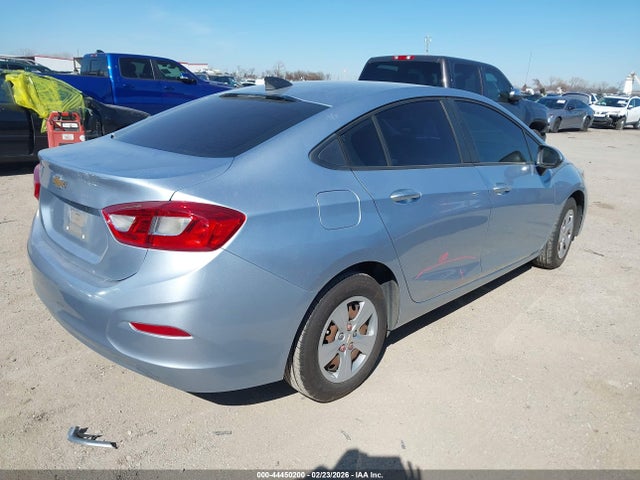 44450200 :رقم المزاد ، 1G1BC5SMXJ7155668 vin ، 2018 Chevrolet Cruze Ls Auto مزاد بيع