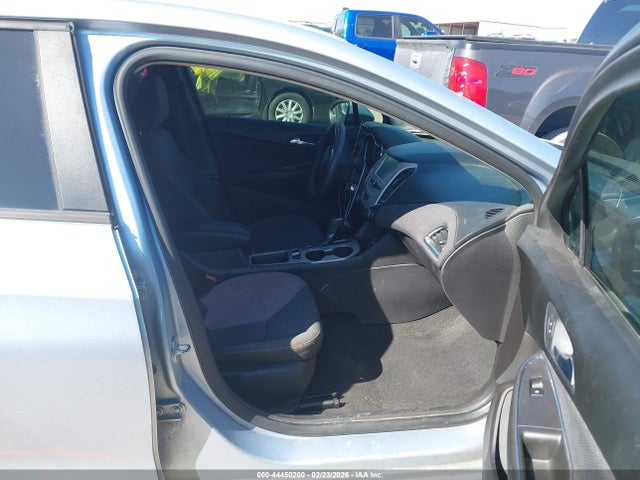 44450200 :رقم المزاد ، 1G1BC5SMXJ7155668 vin ، 2018 Chevrolet Cruze Ls Auto مزاد بيع