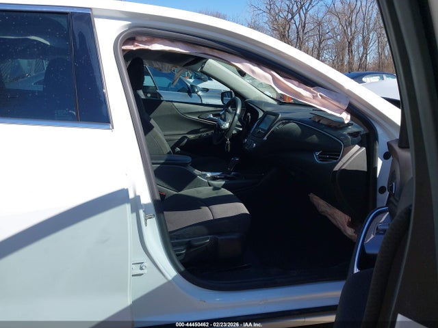 2017 CHEVROLET MALIBU 1G1ZE5ST4HF125369 Photo 4