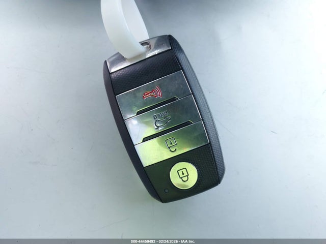 KNDCB3LC0K5350572 KIA NIRO LX