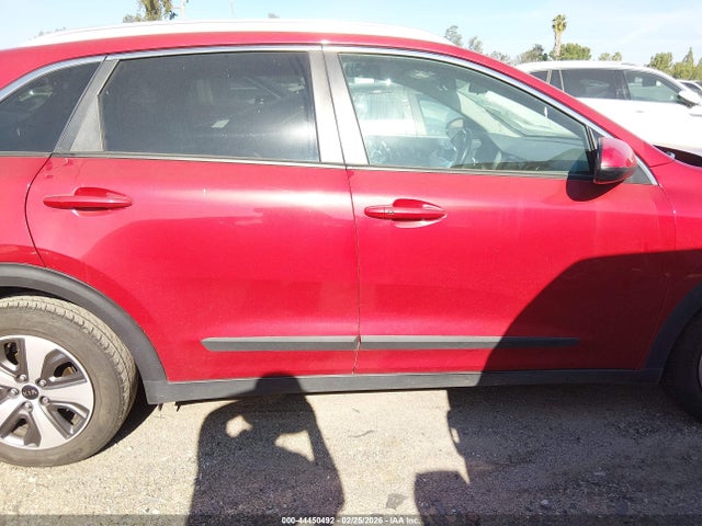 KNDCB3LC0K5350572 KIA NIRO LX