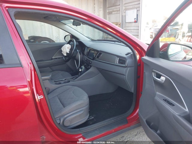 KNDCB3LC0K5350572 KIA NIRO LX