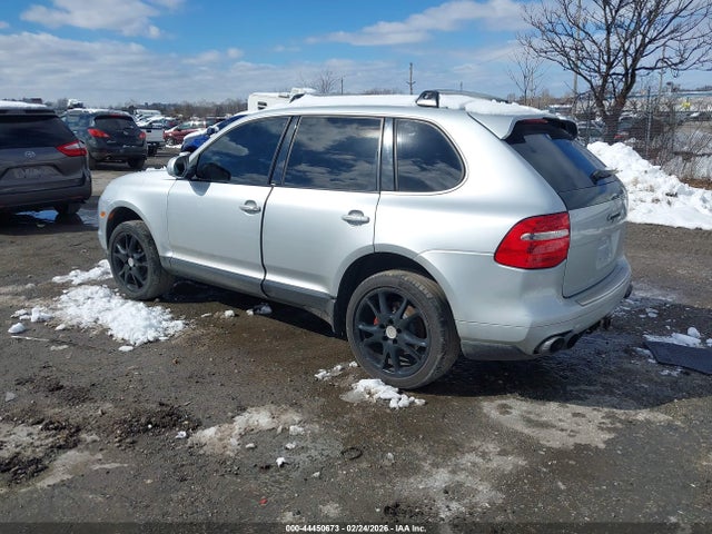 2010 PORSCHE CAYENNE WP1AA2AP3ALA08486 Photo 2