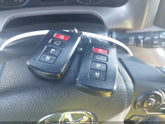 Продажа на аукционе авто 2017 Toyota Rav4 Platinum, vin: 2T3DFREV6HW664674, номер лота: 44450725