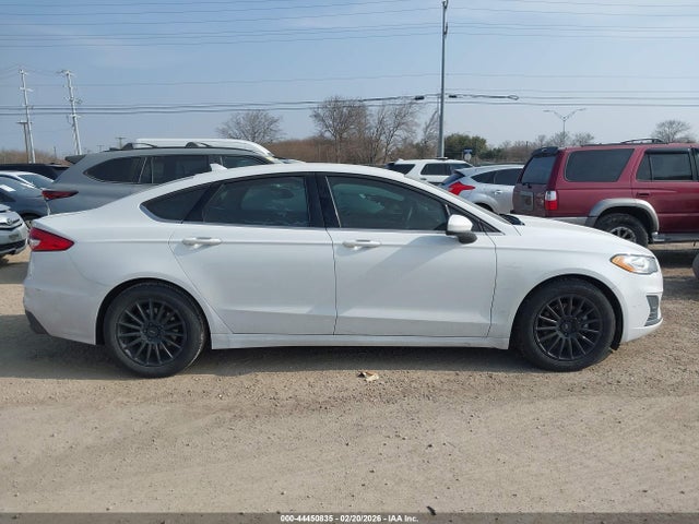 3FA6P0HD1KR183723 Ford FUSION SE