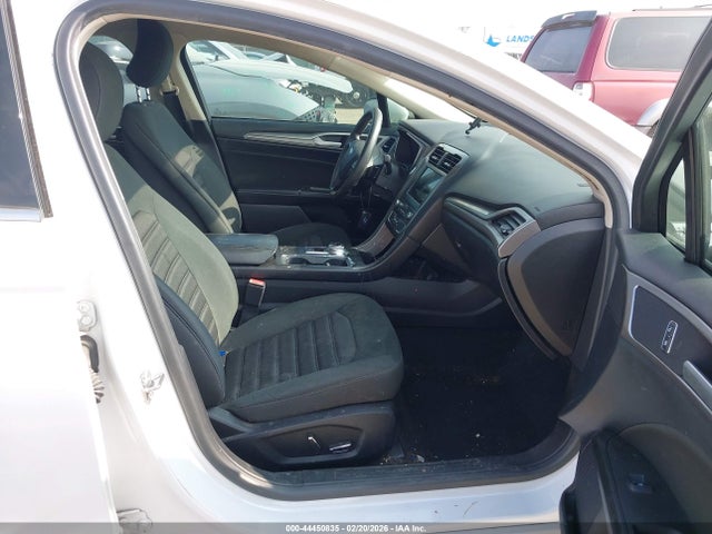 3FA6P0HD1KR183723 Ford FUSION SE