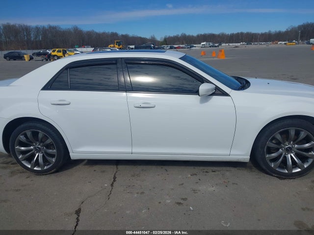 2014 Chrysler 300 300s მანქანა იყიდება აუქციონზე, vin: 2C3CCABG6EH222120, აუქციონის ნომერი: 44451047