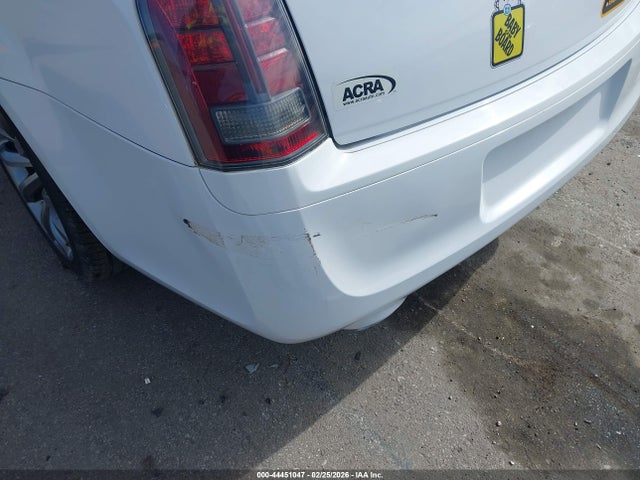 2014 Chrysler 300 300s მანქანა იყიდება აუქციონზე, vin: 2C3CCABG6EH222120, აუქციონის ნომერი: 44451047