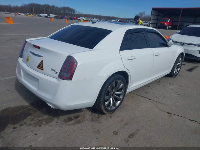 2014 Chrysler 300 300s მანქანა იყიდება აუქციონზე, vin: 2C3CCABG6EH222120, აუქციონის ნომერი: 44451047