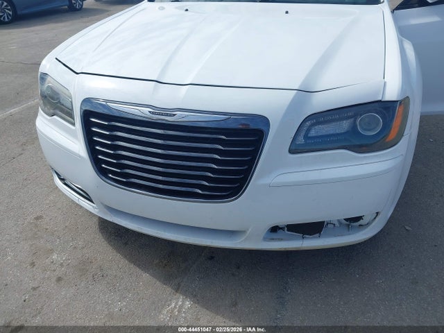 2014 Chrysler 300 300s მანქანა იყიდება აუქციონზე, vin: 2C3CCABG6EH222120, აუქციონის ნომერი: 44451047